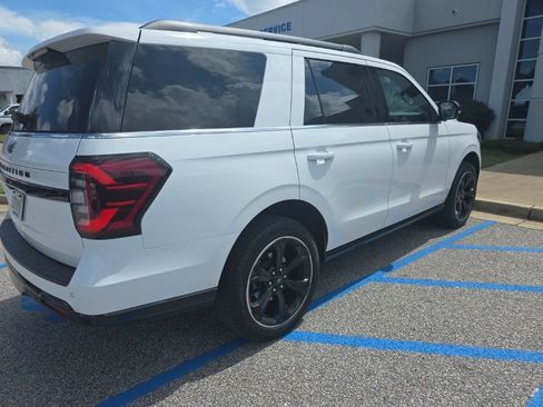 Used 2024 Ford Expedition Limited RWD image 12