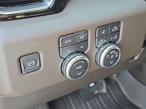 New 2025 GMC Sierra 2500 Denali w/ Denali Reserve Package image 18