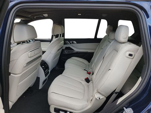 Used 2025 BMW X7 M60i image 22