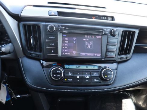 Used 2018 Toyota RAV4 XLE FWD image 16