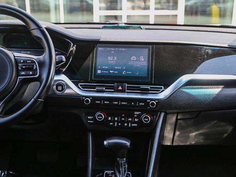 Used 2022 Kia Niro EX image 12