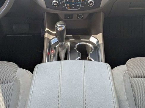 Used 2020 Chevrolet Traverse LT FWD image 15