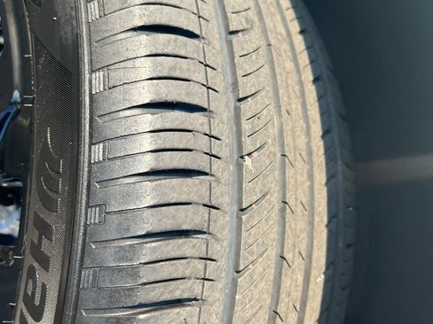 Used 2022 GMC Terrain SLE w/ Driver Convenience Package image 9