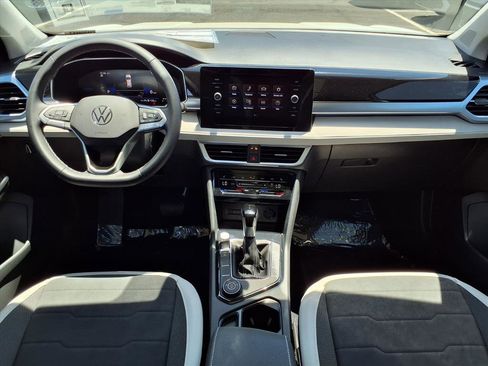 New 2025 Volkswagen Taos SE image 11