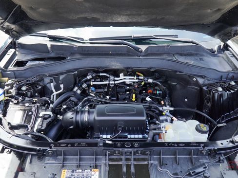 Used 2022 Ford Explorer XLT w/ Equipment Group 202A image 11