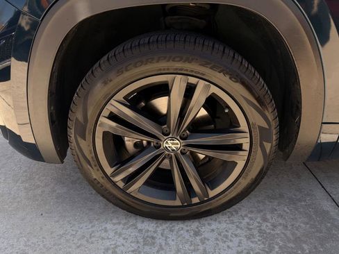 Used 2020 Volkswagen Atlas Cross Sport SE w/ Panoramic Sunroof Package image 15