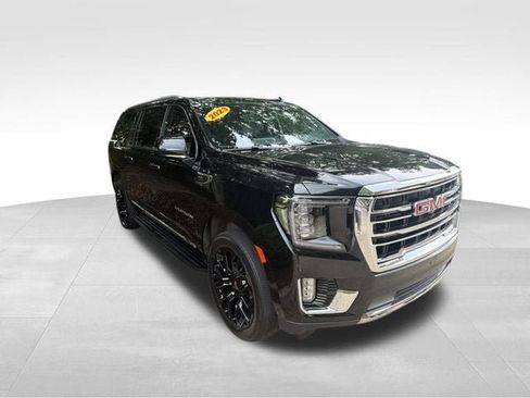 Used 2023 GMC Yukon XL SLT w/ SLT Premium Package AWD/4WD image 3