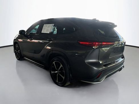 Used 2022 Toyota Highlander XSE FWD image 6