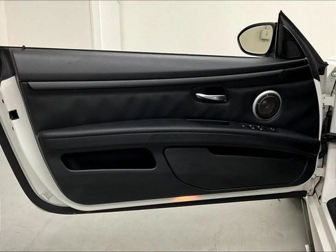 Used 2011 BMW M3 Convertible RWD image 16
