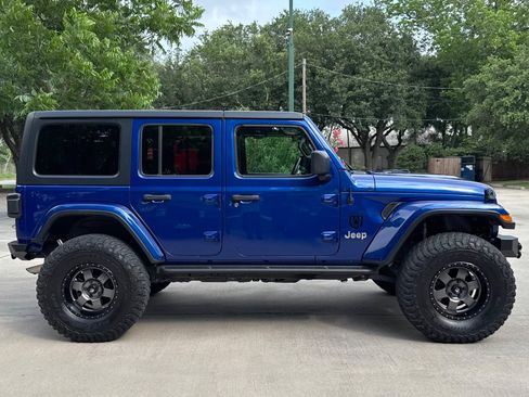 Used 2019 Jeep Wrangler Unlimited Sahara AWD/4WD image 14