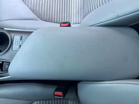 Used 2021 Toyota Camry SE w/ Cold Weather Package FWD image 32