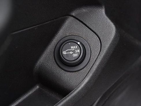 Used 2024 GMC Terrain SLT image 9