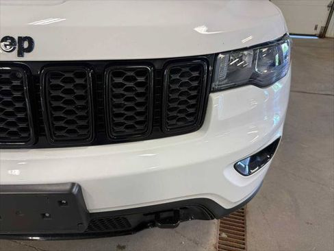 Certified 2019 Jeep Grand Cherokee Laredo AWD/4WD image 5