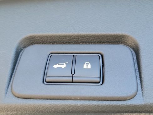 Used 2025 Nissan Rogue Platinum w/ Platinum Premium Package FWD image 9
