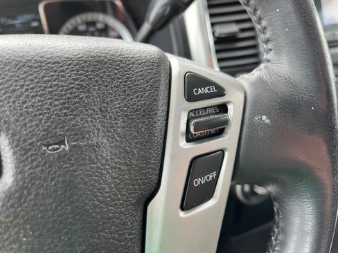 Used 2017 Nissan Titan SV AWD/4WD image 23