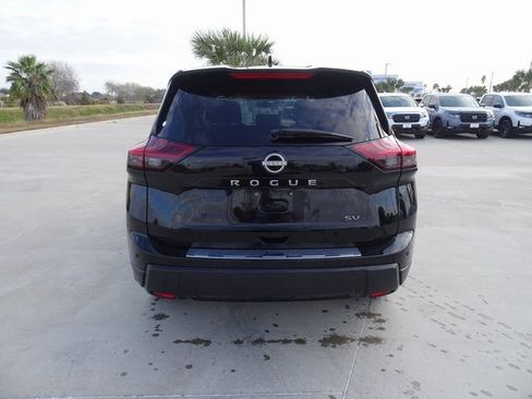 Used 2024 Nissan Rogue SV image 5