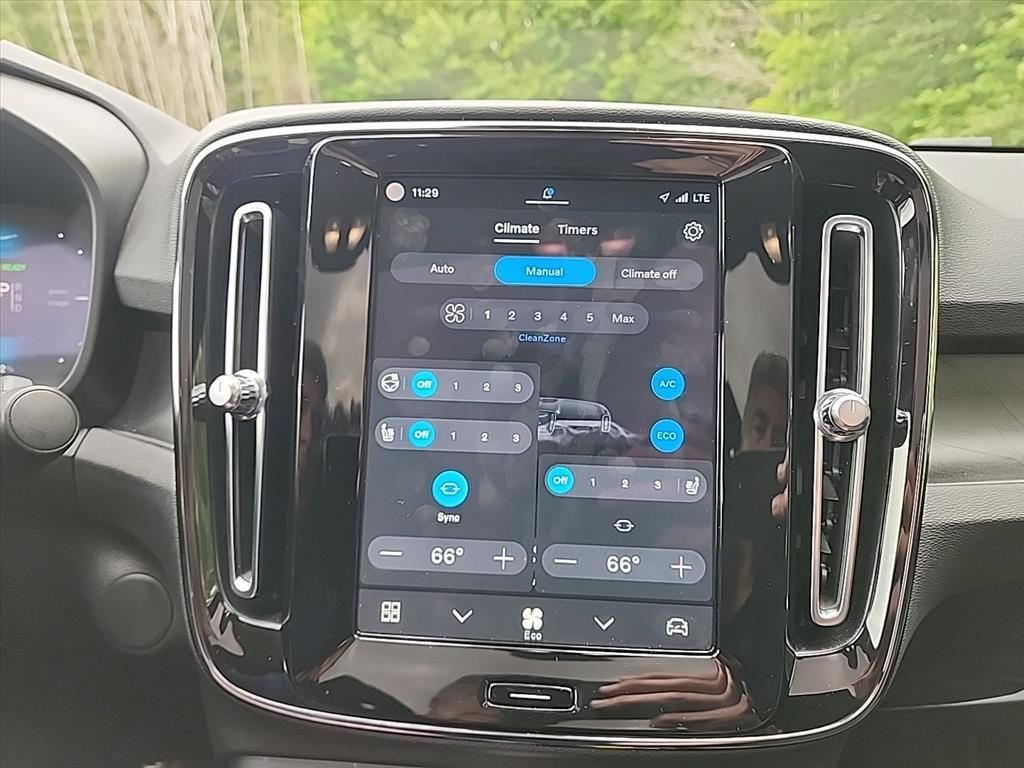Certified 2023 Volvo C40 P8 Recharge Plus w/ Climate Package AWD/4WD image 23