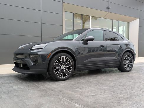 Used 2025 Porsche Macan Electric image 2