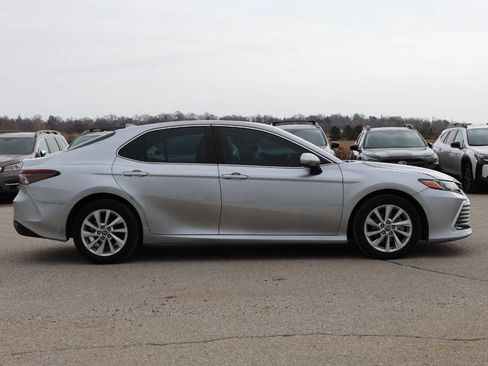 Used 2022 Toyota Camry LE image 7