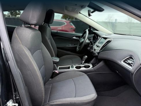 Used 2018 Chevrolet Cruze LS FWD image 18