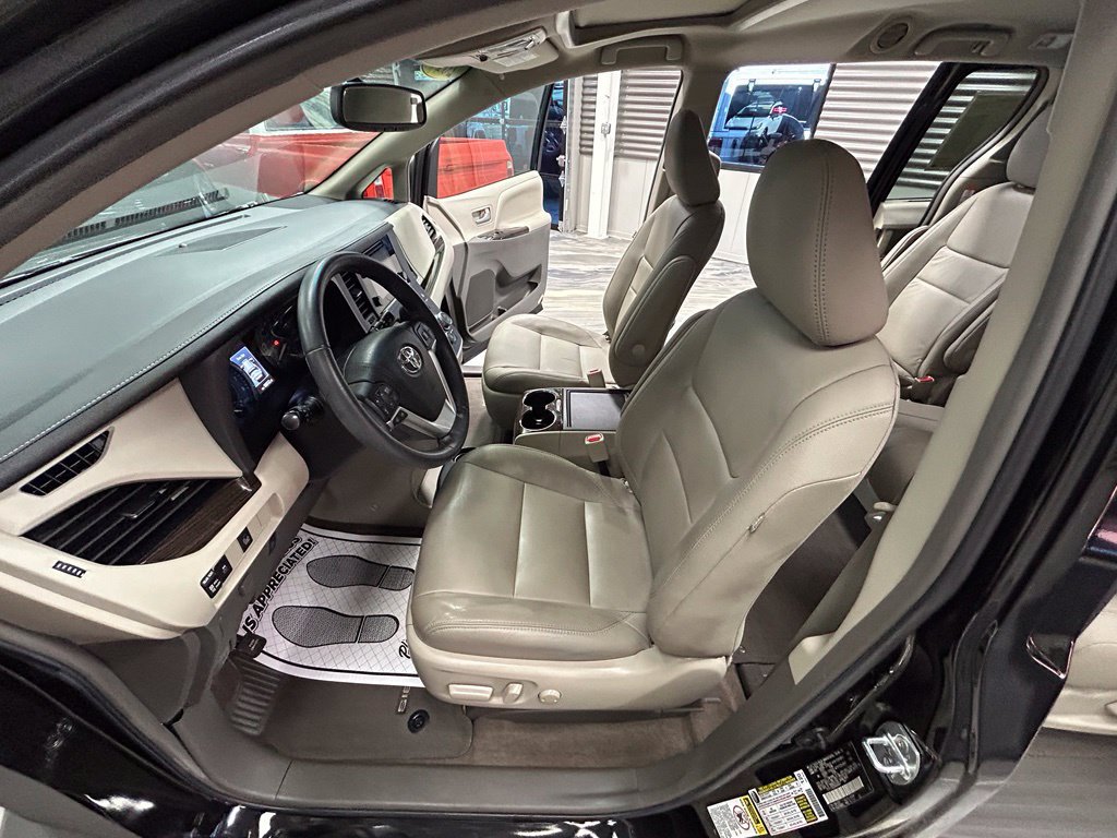 Used 2017 Toyota Sienna XLE FWD image 55
