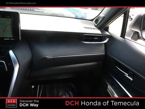Used 2022 Toyota Venza XLE AWD/4WD image 15