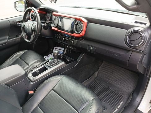 Used 2019 Toyota Tacoma TRD Off-Road image 30