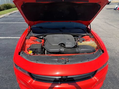 Used 2019 Dodge Charger SXT RWD image 8