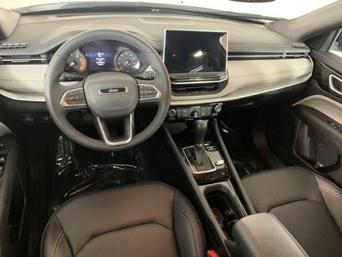 Used 2025 Jeep Compass Limited image 22