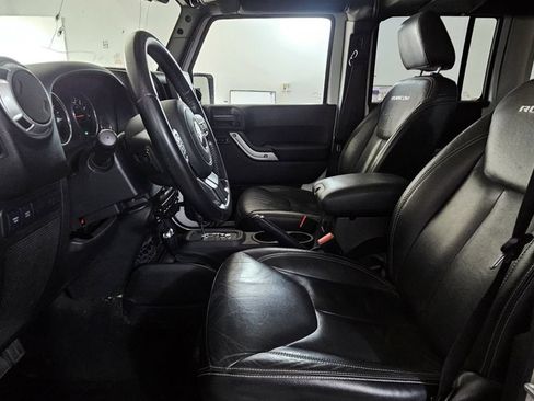Used 2015 Jeep Wrangler Unlimited Rubicon w/ Connectivity Group AWD/4WD image 14