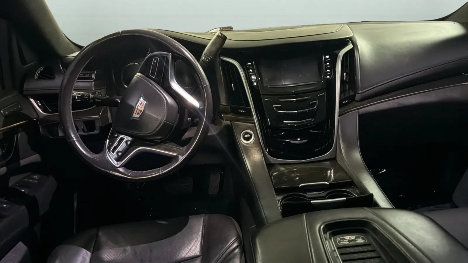 Used 2019 Cadillac Escalade Platinum RWD image 10