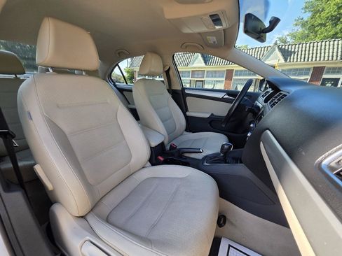 Used 2013 Volkswagen Jetta SE FWD image 38