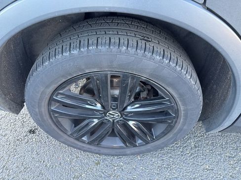 Used 2022 Volkswagen Tiguan SE R-Line image 20