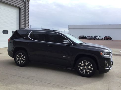 Used 2021 GMC Acadia SLE w/ Driver Convenience Package image 3