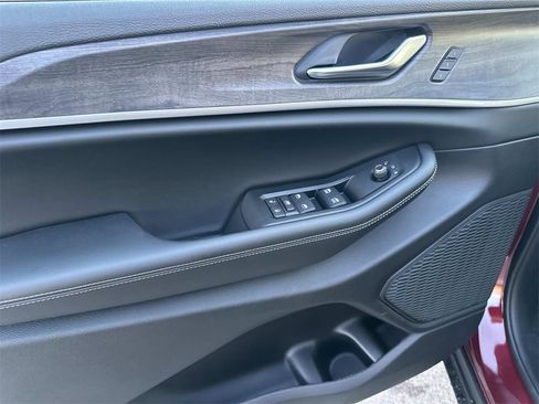 New 2025 Jeep Grand Cherokee Limited image 13