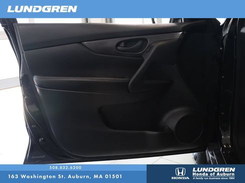 Used 2019 Nissan Rogue S AWD/4WD image 9