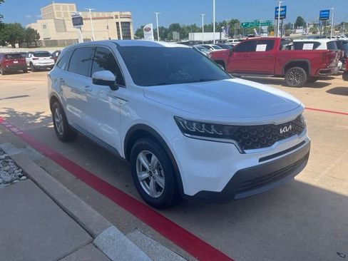 Used 2023 Kia Sorento LX FWD image 1