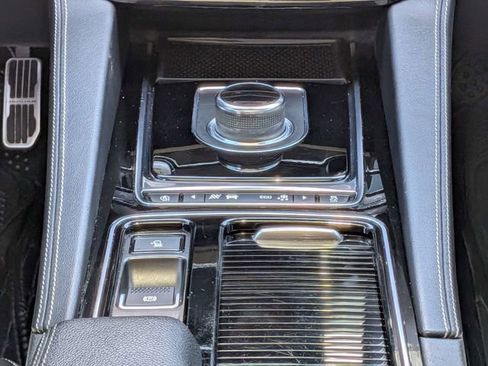 Used 2020 Jaguar F-PACE R-Sport image 23