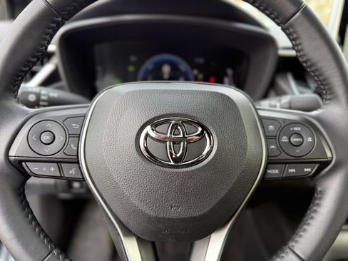 Certified 2025 Toyota Corolla SE image 37