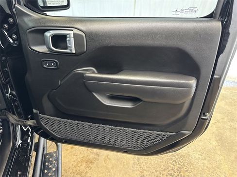 Used 2022 Jeep Gladiator Sport image 24