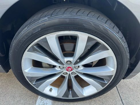 Used 2017 Jaguar F-PACE R-Sport image 6