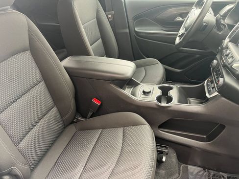 Used 2024 GMC Terrain SLE FWD image 41