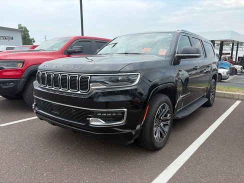 Used 2025 Jeep Wagoneer L 4WD w/ Premium Group I image 3