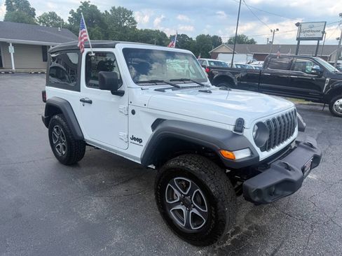 Used 2025 Jeep Wrangler Sport AWD/4WD image 4