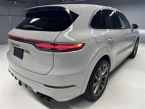 Used 2022 Porsche Cayenne Turbo AWD/4WD image 7