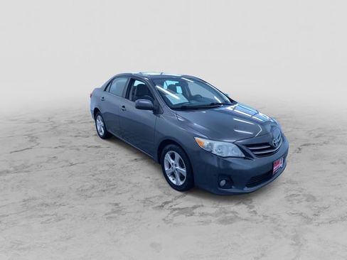 Used 2013 Toyota Corolla LE w/ Premium Pkg image 3