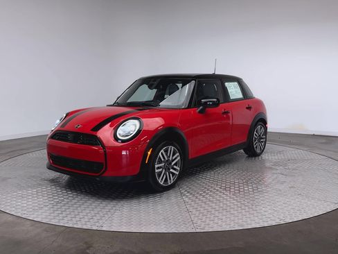 Used 2026 MINI Cooper 4-Door Hardtop FWD image 4
