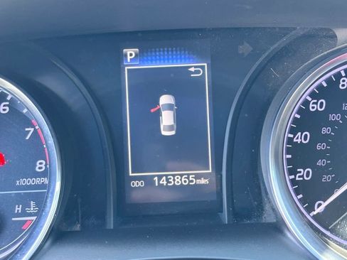 Used 2019 Toyota Camry SE w/ Carpet Mat Package FWD image 13