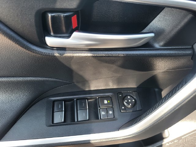 Used 2025 Toyota RAV4 XLE AWD/4WD image 13