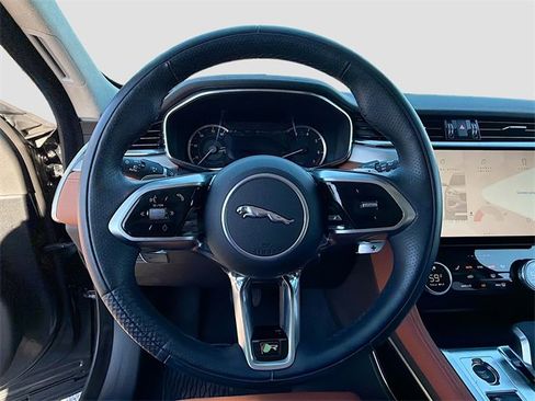Used 2023 Jaguar F-PACE R-Dynamic S image 38